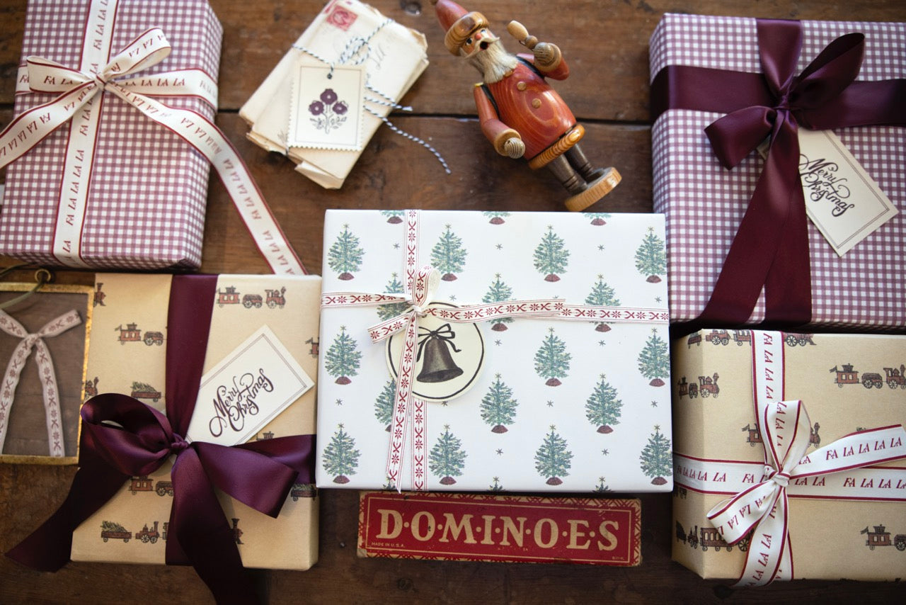 'Merry Little Christmas' wrapping paper set