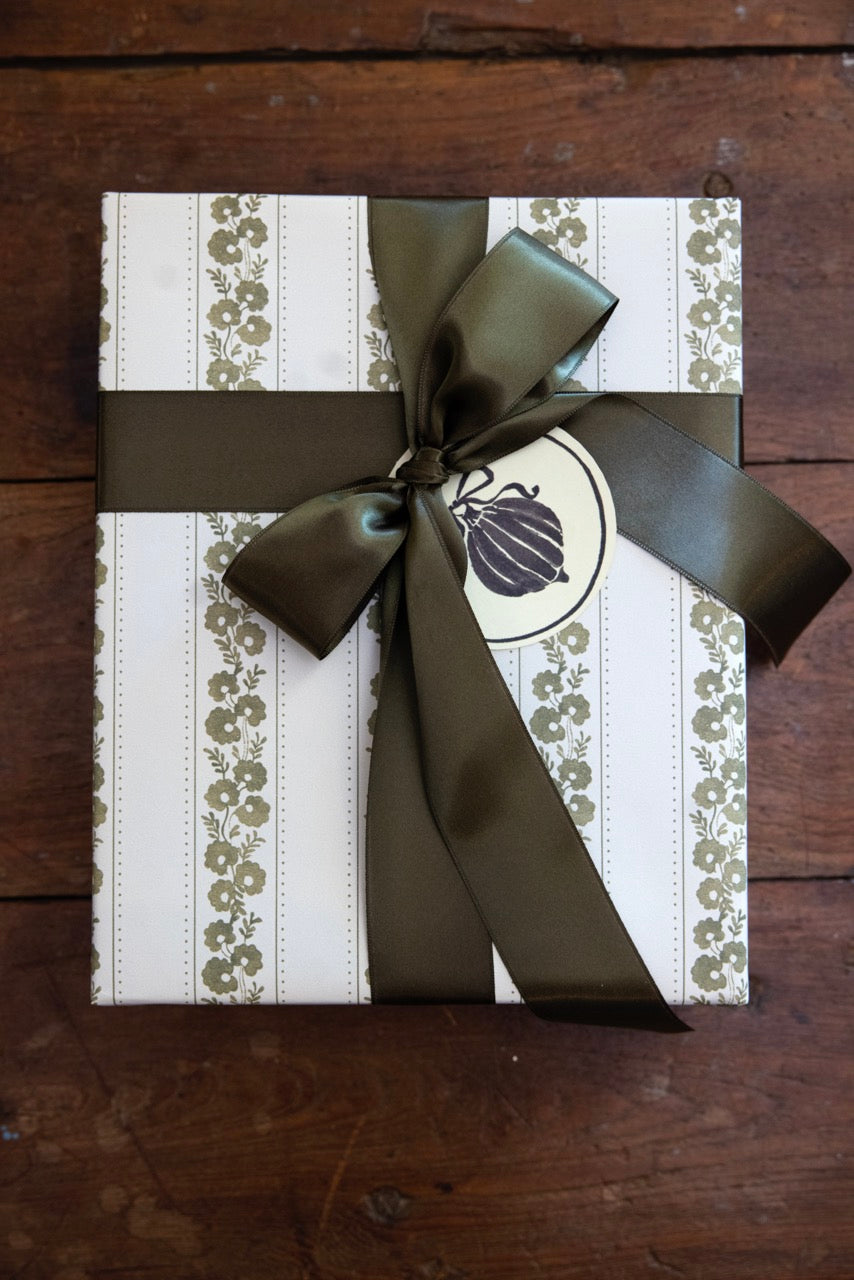 'Yuletide' wrapping paper set