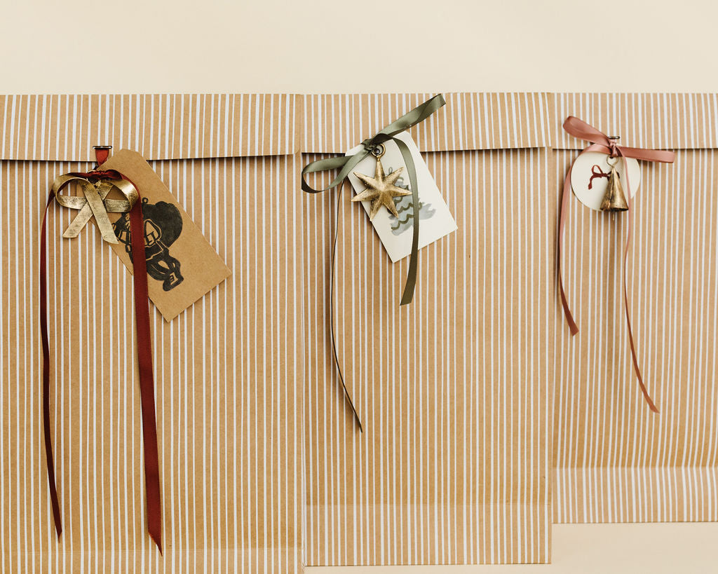 'Brass Bow' Topper